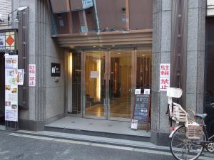 新大阪日新ビルエントランス
