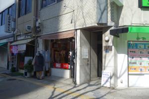 日商ビルエントランス