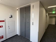 なにわ筋ＳＩＡビル人荷用エレベーター