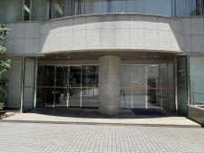 大阪岡本ビルエントランス
