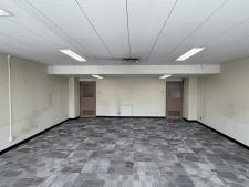 港振興ビル室内