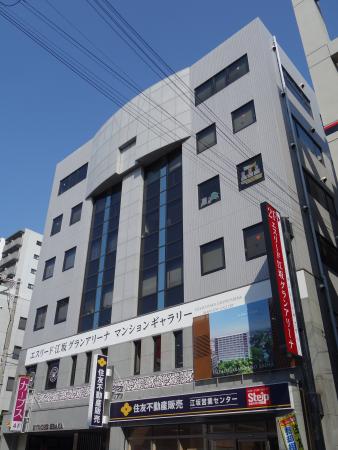 ＳＴＲＩＤＥＳ　ＥＳＡＫＡ（ストライズ江坂）ビル外観