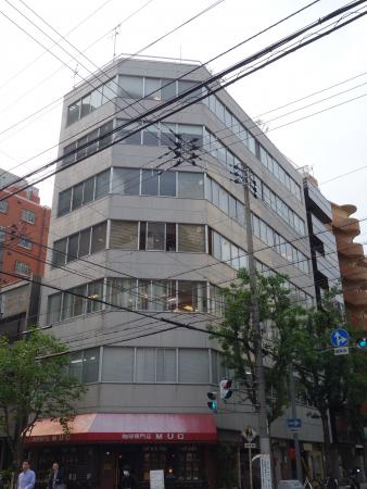 アイエスビル外観