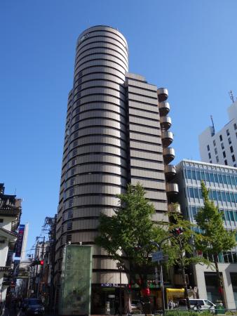 アクロスビル外観