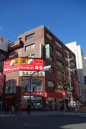 丸萬ビル外観