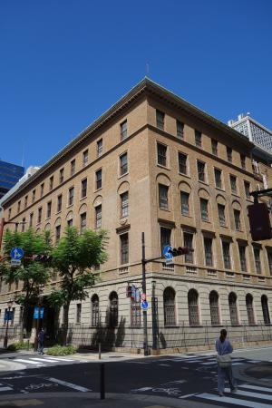 綿業会館本館外観