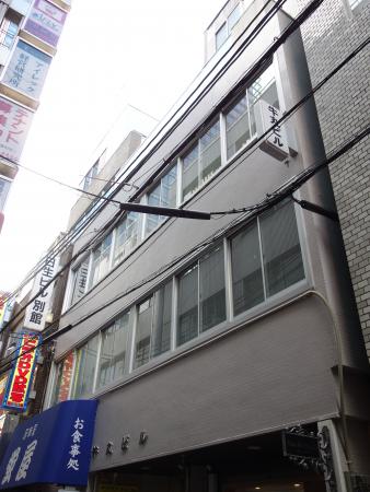 牛丸ビル外観