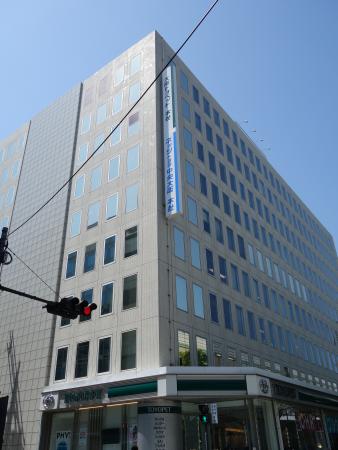 大阪トヨペット本社ビル外観