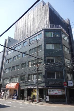 東天神ビル外観
