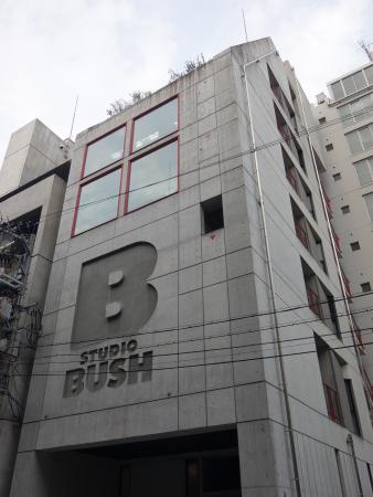 百伊（ヒャクイ）ビル外観