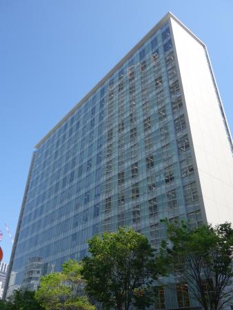 難波サンケイビル外観