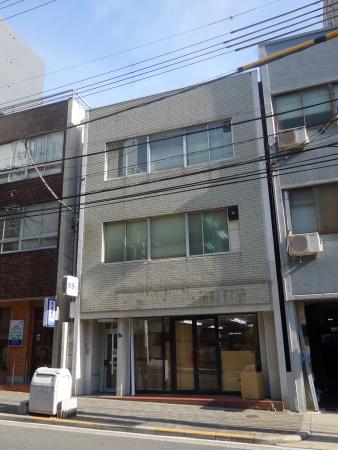大手ビル外観